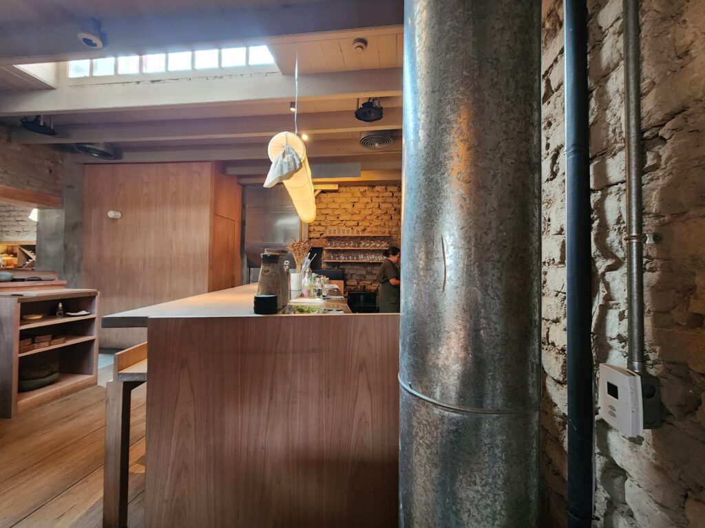 Merito Staff making cocktails